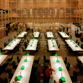 Vue  large de la salle de lecture de la Collection nationale de la Grande Bibliothèque.