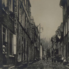 Rue sombre.