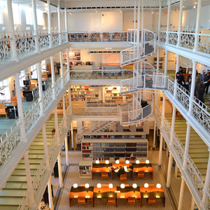 Salle de consultation de BAnQ Vieux-Montréal.